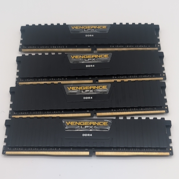 Lot of 4 Corsair Vengeance LPX DDR4 RAM 16gb (4x4gb) 2400 Mhz - Picture 1 of 2